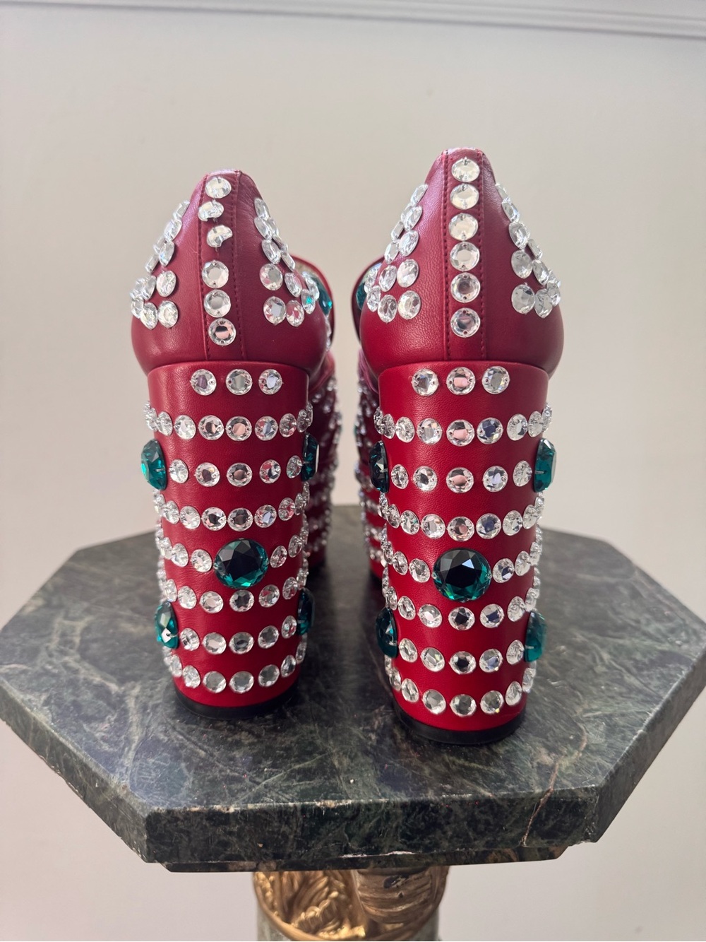 Gucci Red Platform shoes with Emerald Accents - Picture 3 of 8